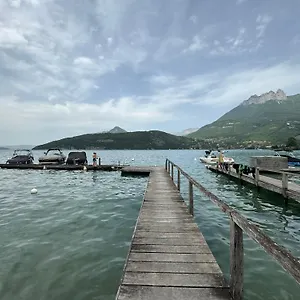 Le Du D'annecy Avec Les Pieds Dans L Eau, Et Ponton Prive Duingt